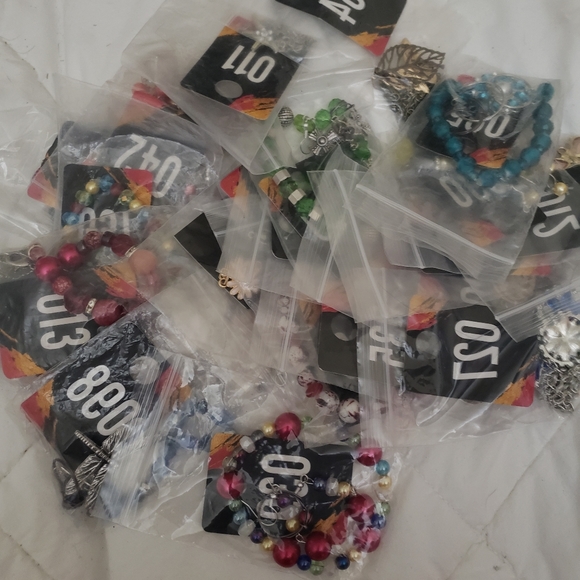 45+pc 1.5lb. Wareable beaded jewelry lot#2 - Picture 1 of 2